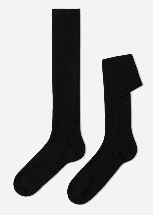 schwarze lange herrensocken aus calzedonia-wolle und baumwolle