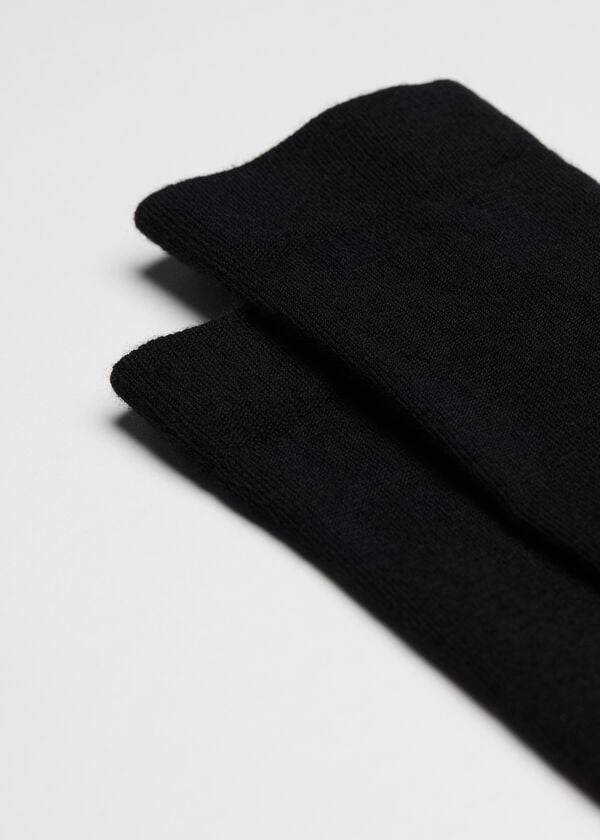 schwarze lange herrensocken aus calzedonia-wolle und baumwolle